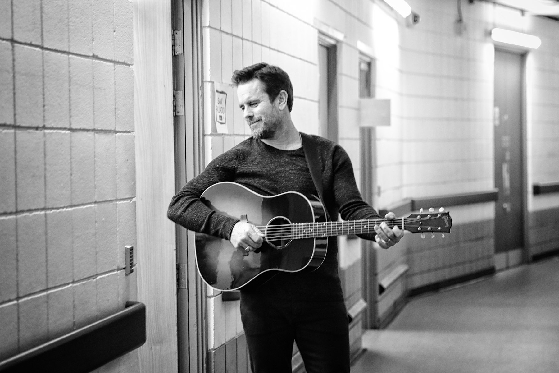 Charles Esten backstage by Christie Goodwin